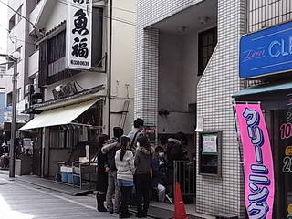 中野都立家政麺や七彩入店待ち行列.JPG