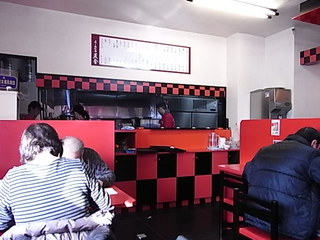天金旭川ラーメン村店店内.JPG