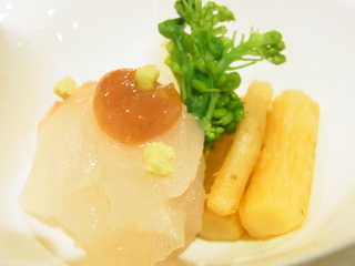 滑川光彩白身魚の梅肉添えとヤマゴボウ.JPG